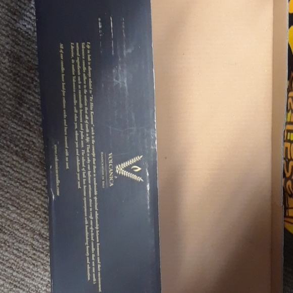 Volcanica Sculpted Candles (2) in a box - Picture 7 of 8